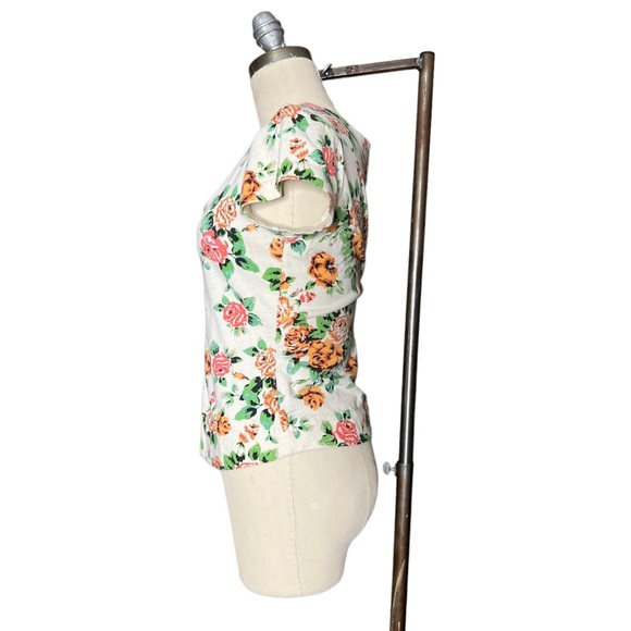 Kimchi Blue Hook and Eye Front Floral Tee size M - Picture 5 of 14